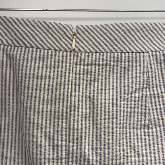 Ann Taylor pin stripped knee length skirt fully lined slit in back size 12 - Picture 6 of 6